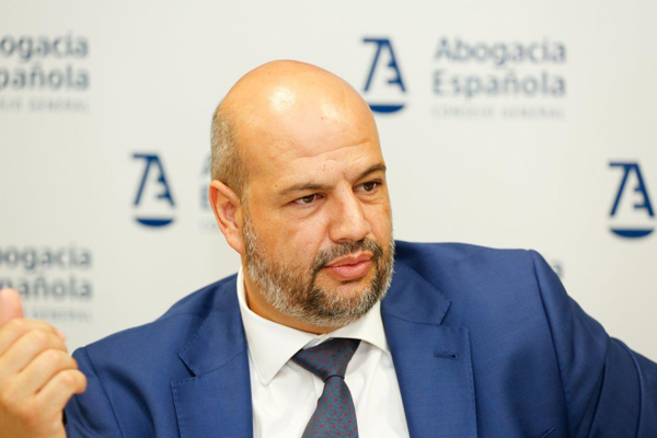 Enrique Zarza, abogado especializado en defensa de inversores